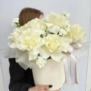 Композиция в шляпной коробке "Облако"