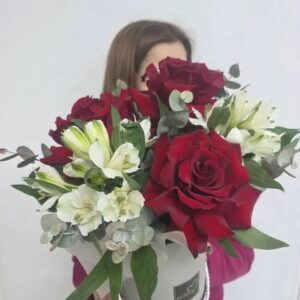 Композиция в коробке "Яро"