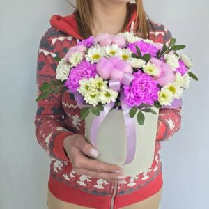 Композиция в шляпной коробке "Цветочный десерт"